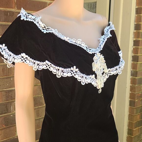 Stunning Vintage L.A. Glo Velvet Beaded Lace Off the shoulder Dress - Picture 4 of 10